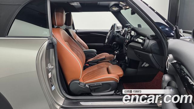 Mini Cooper Convertible 2018 — photo 11