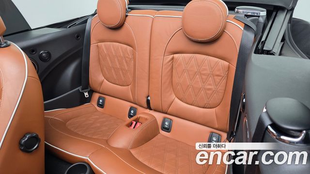 Mini Cooper Convertible 2018 — photo 12