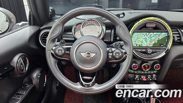Mini Cooper Convertible 2018 — photo 13
