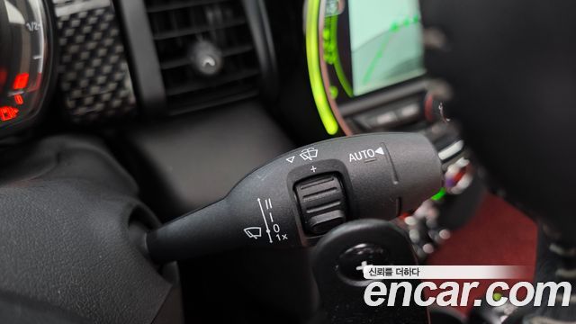 Mini Cooper Convertible 2018 — photo 17