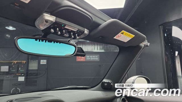 Mini Cooper Convertible 2018 — photo 18