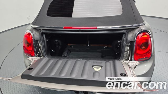 Mini Cooper Convertible 2018 — photo 20