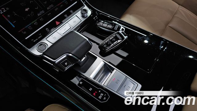 Audi A8 2021 — photo 9