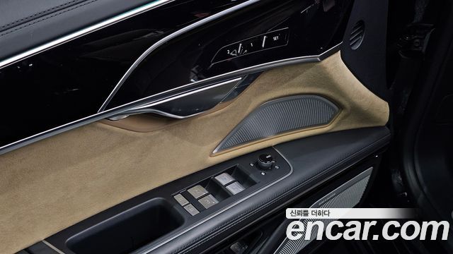 Audi A8 2021 — photo 15