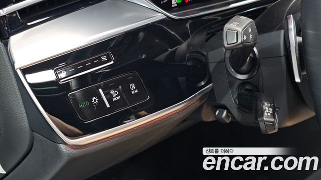 Audi A8 2021 — photo 16
