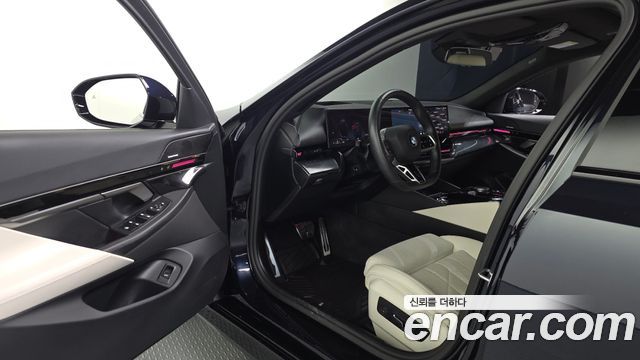BMW 5-Series 2024 — photo 13