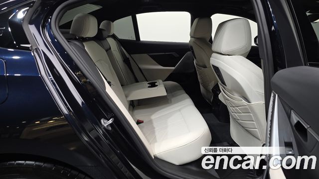 BMW 5-Series 2024 — photo 17