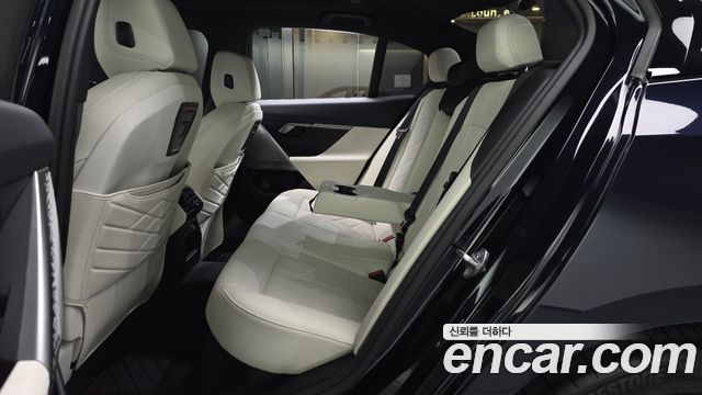 BMW 5-Series 2024 — photo 18