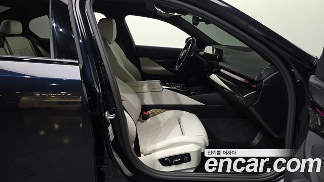 BMW 5-Series 2024 — photo 16