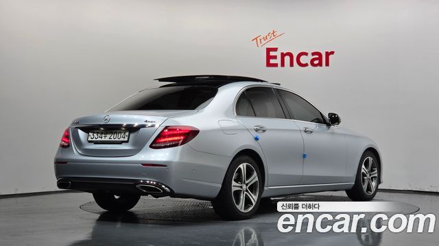 Mercedes-Benz E-Class 2017 — photo 2