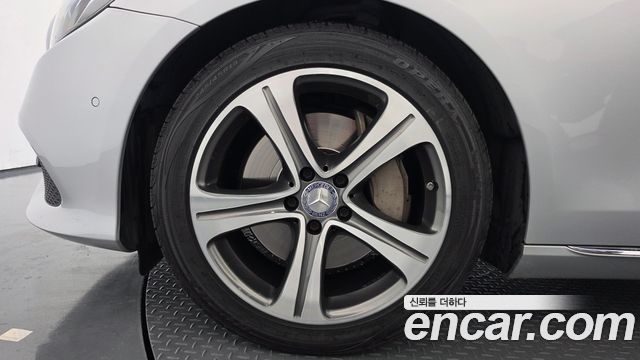 Mercedes-Benz E-Class 2017 — photo 5
