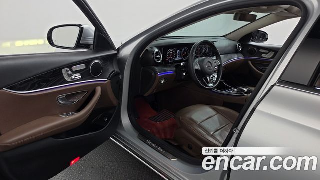 Mercedes-Benz E-Class 2017 — photo 10