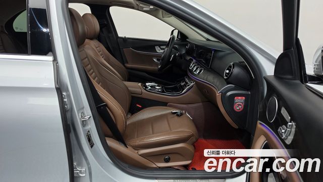 Mercedes-Benz E-Class 2017 — photo 11