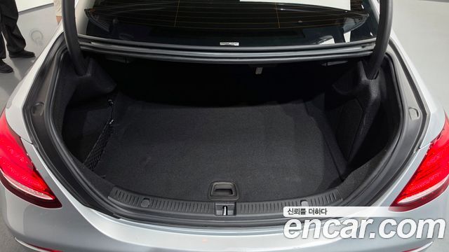 Mercedes-Benz E-Class 2017 — photo 20