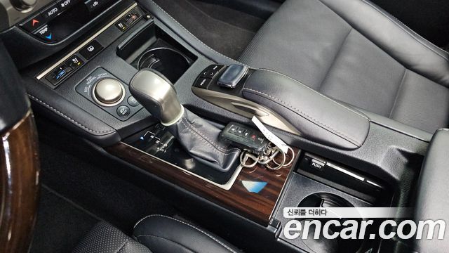 Lexus ES 2016 — photo 9