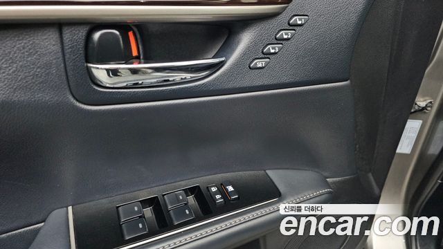 Lexus ES 2016 — photo 12