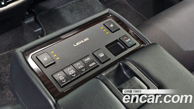 Lexus ES 2016 — photo 19