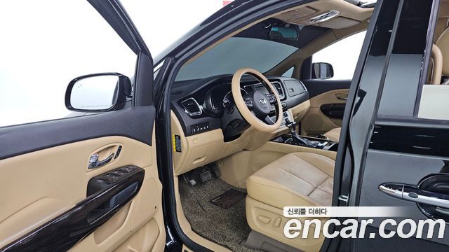 Kia Canival 2017 — photo 13