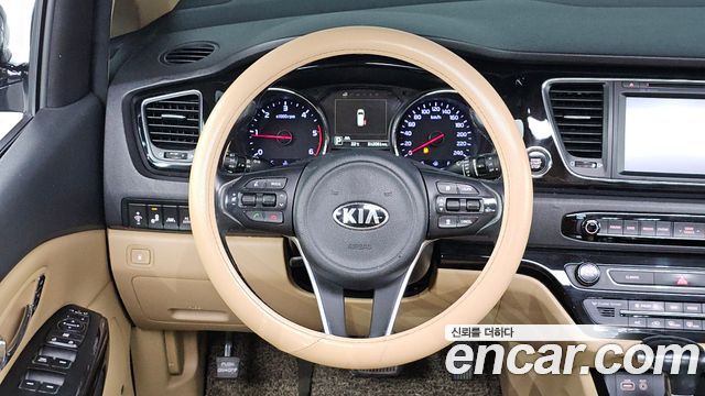 Kia Canival 2017 — photo 19