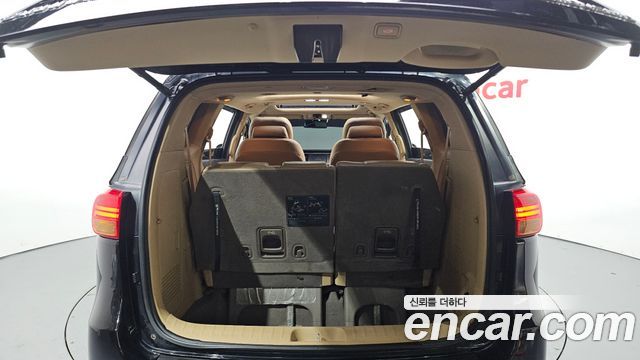 Kia Canival 2017 — photo 22