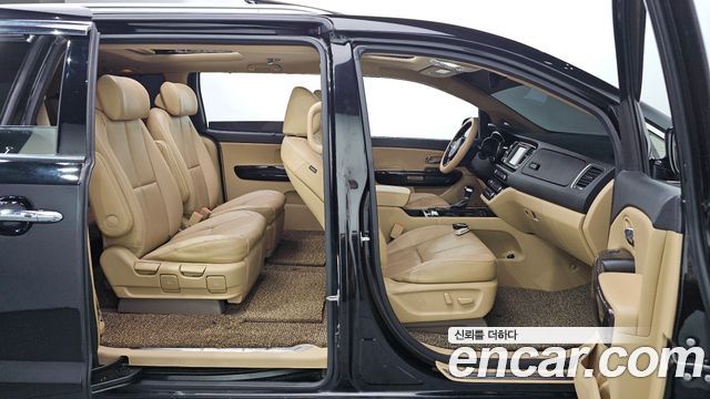 Kia Canival 2017 — photo 25