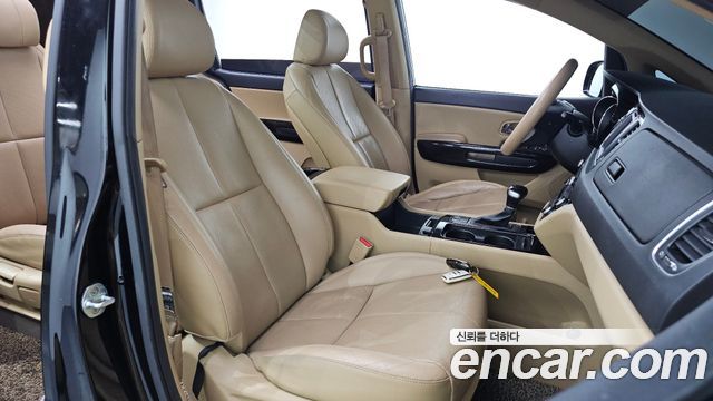 Kia Canival 2017 — photo 16