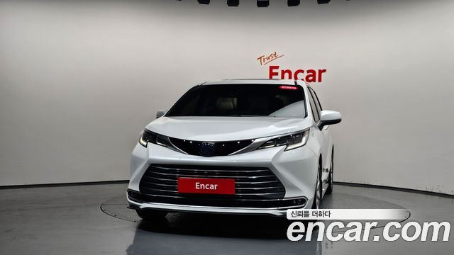 Toyota Sienna 2023 — photo 3