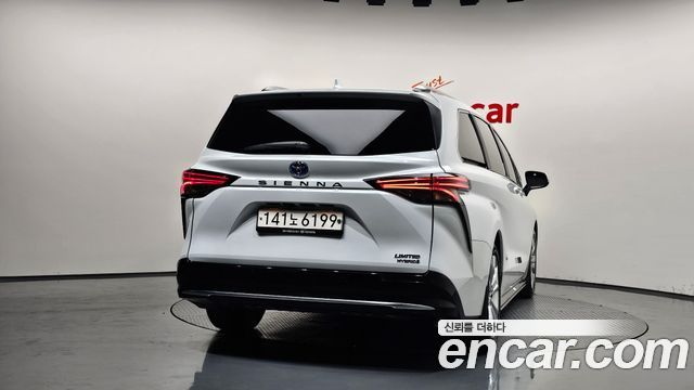 Toyota Sienna 2023 — photo 4