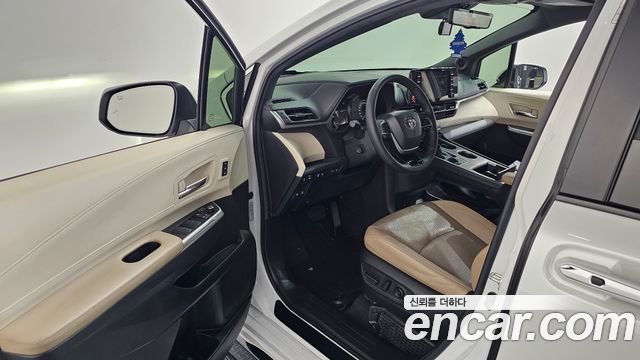 Toyota Sienna 2023 — photo 13