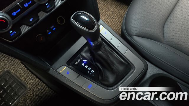 Hyundai AVANTE 2019 — photo 9