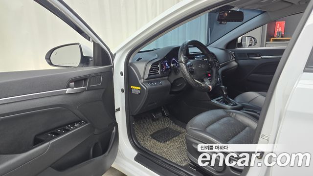 Hyundai AVANTE 2019 — photo 10