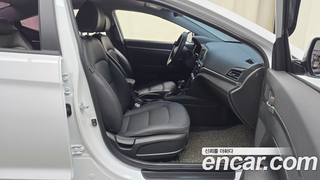 Hyundai AVANTE 2019 — photo 11