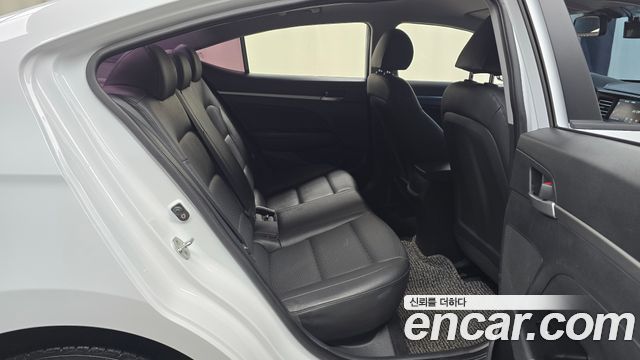 Hyundai AVANTE 2019 — photo 12