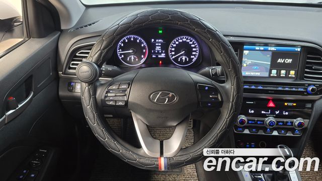 Hyundai AVANTE 2019 — photo 13