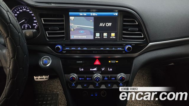 Hyundai AVANTE 2019 — photo 14