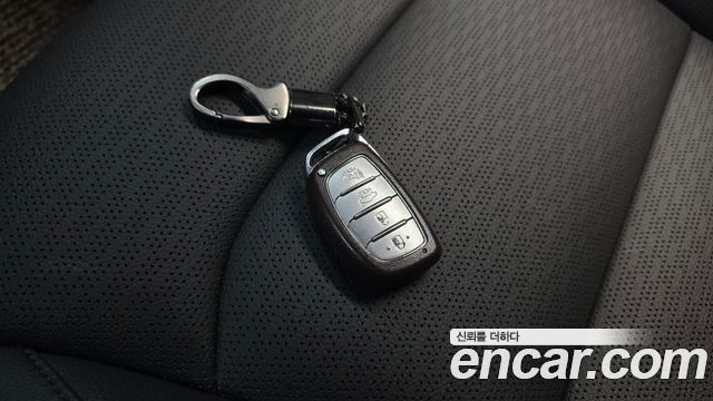 Hyundai AVANTE 2019 — photo 16