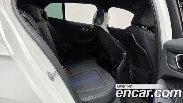 BMW 1-Series 2024 — photo 18