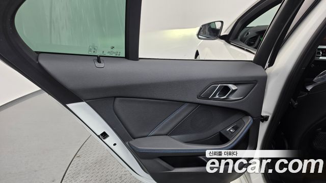 BMW 1-Series 2024 — photo 15