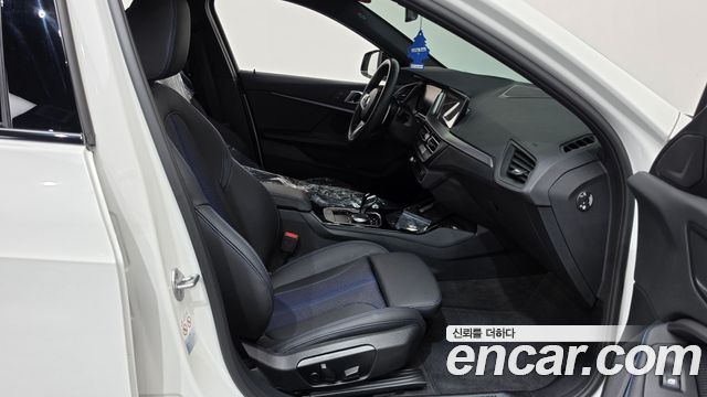 BMW 1-Series 2024 — photo 16