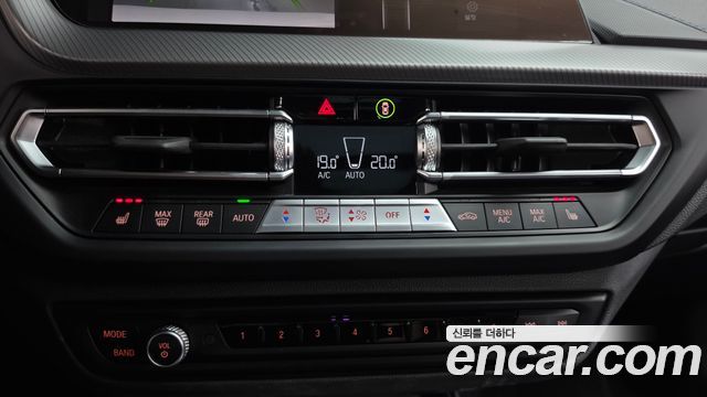 BMW 1-Series 2024 — photo 32