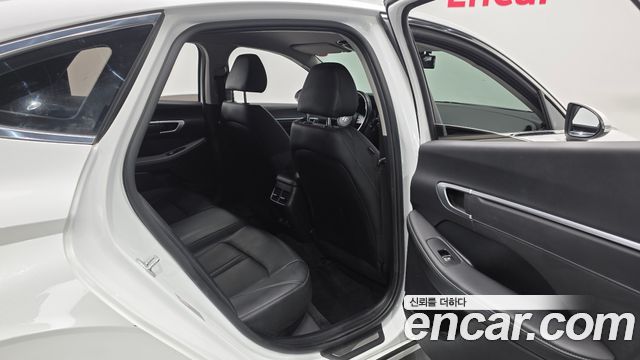 Hyundai Sonata 2022 — photo 18