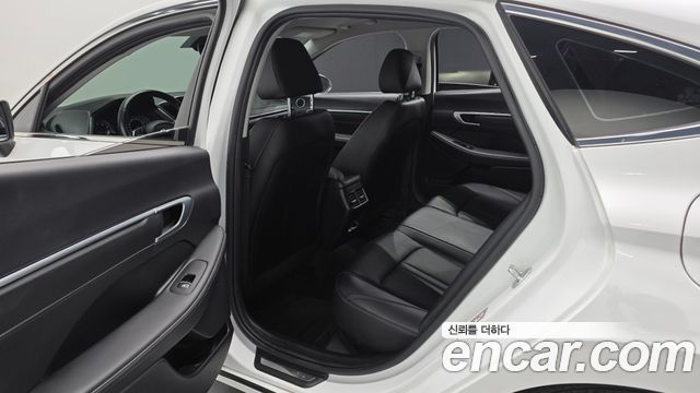 Hyundai Sonata 2022 — photo 16