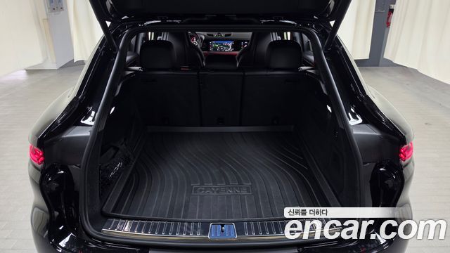 Porsche Cayenne 2025 — photo 24