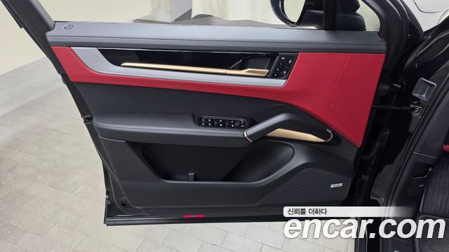 Porsche Cayenne 2025 — photo 14
