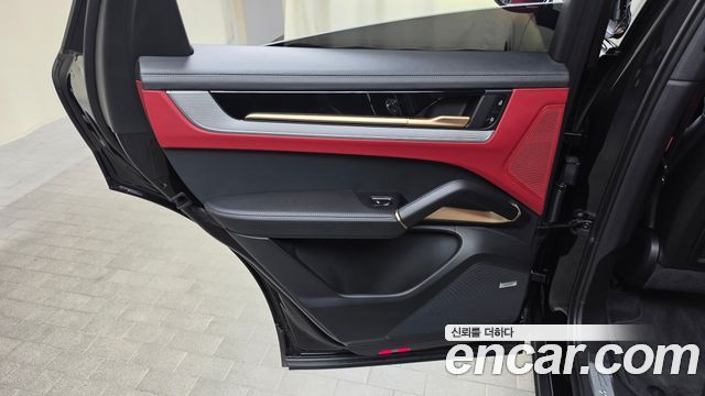 Porsche Cayenne 2025 — photo 15