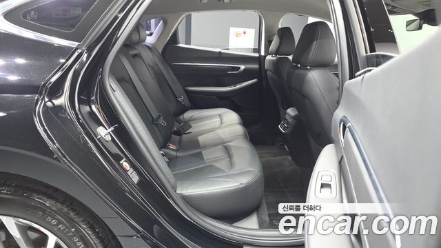 Hyundai Sonata 2022 — photo 18