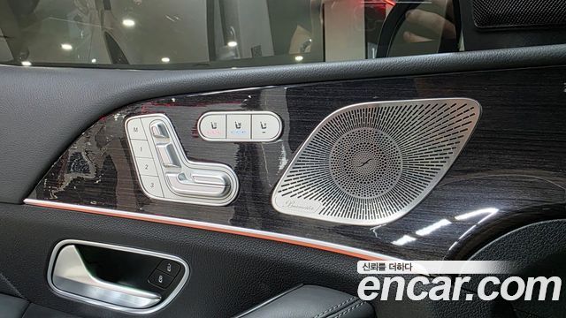 Mercedes-Benz GLE-Class 2023 — photo 16
