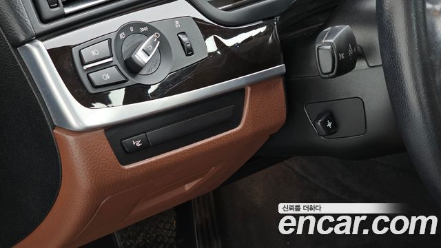 BMW 5-Series 2013 — photo 14