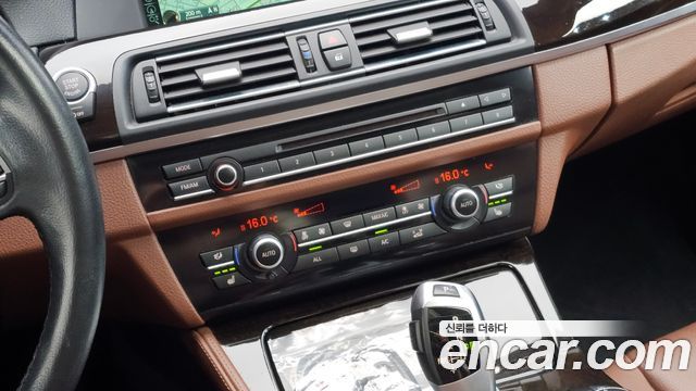 BMW 5-Series 2013 — photo 17