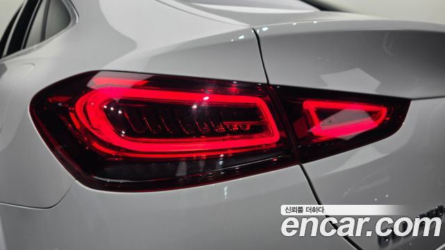 Mercedes-Benz GLE-Class 2021 — photo 9